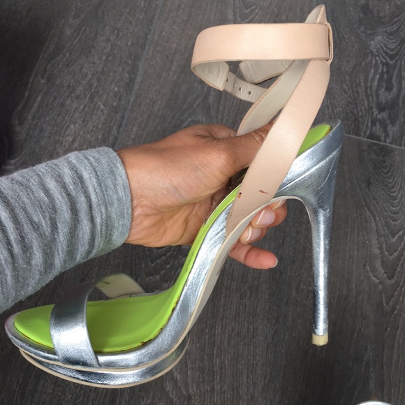 BCBG Maxazria silver strappy heels size 5.5 - Picture 3 of 7